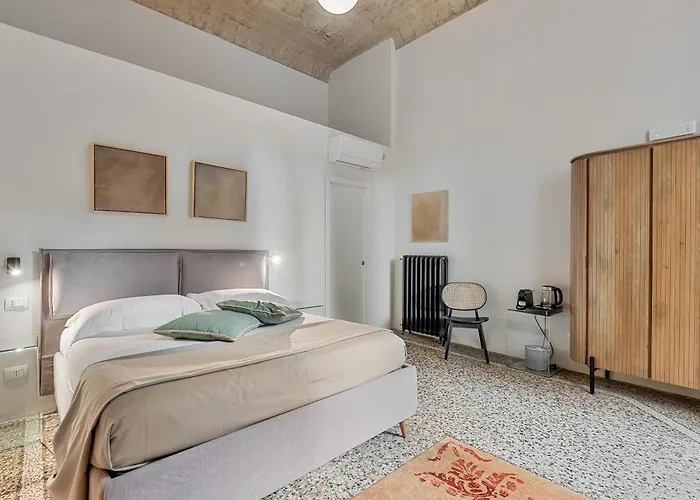 Gasthuis Three D'azeglio 12 3*