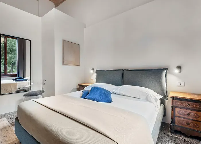 Three D'azeglio 12 3*